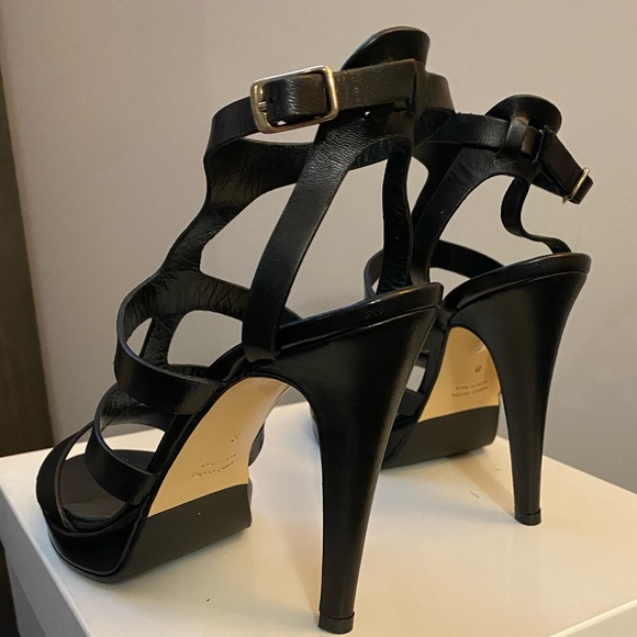 Black strappy heels. Brand new. Size 8. Le Chateau - Picture 3 of 8